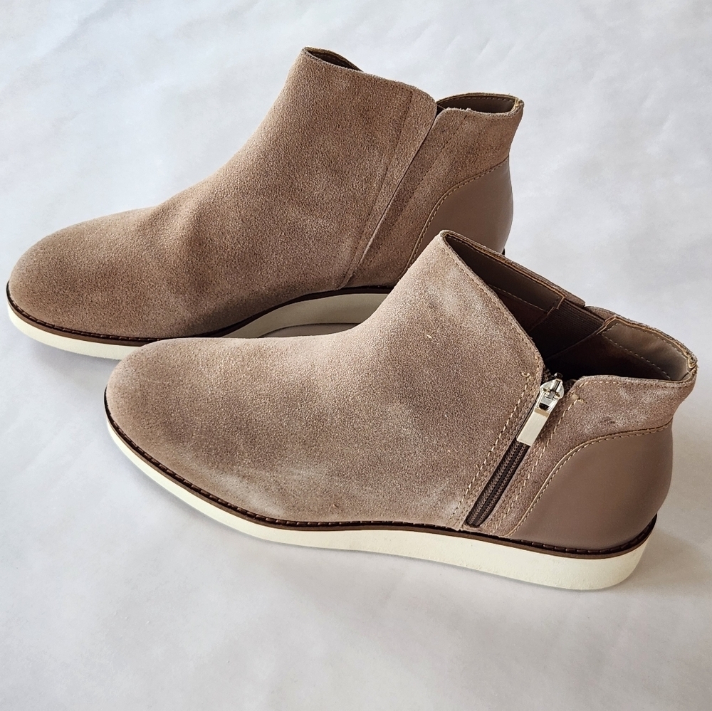 New! || SOFTWALK || Wesley suede bootie, tan, size 11